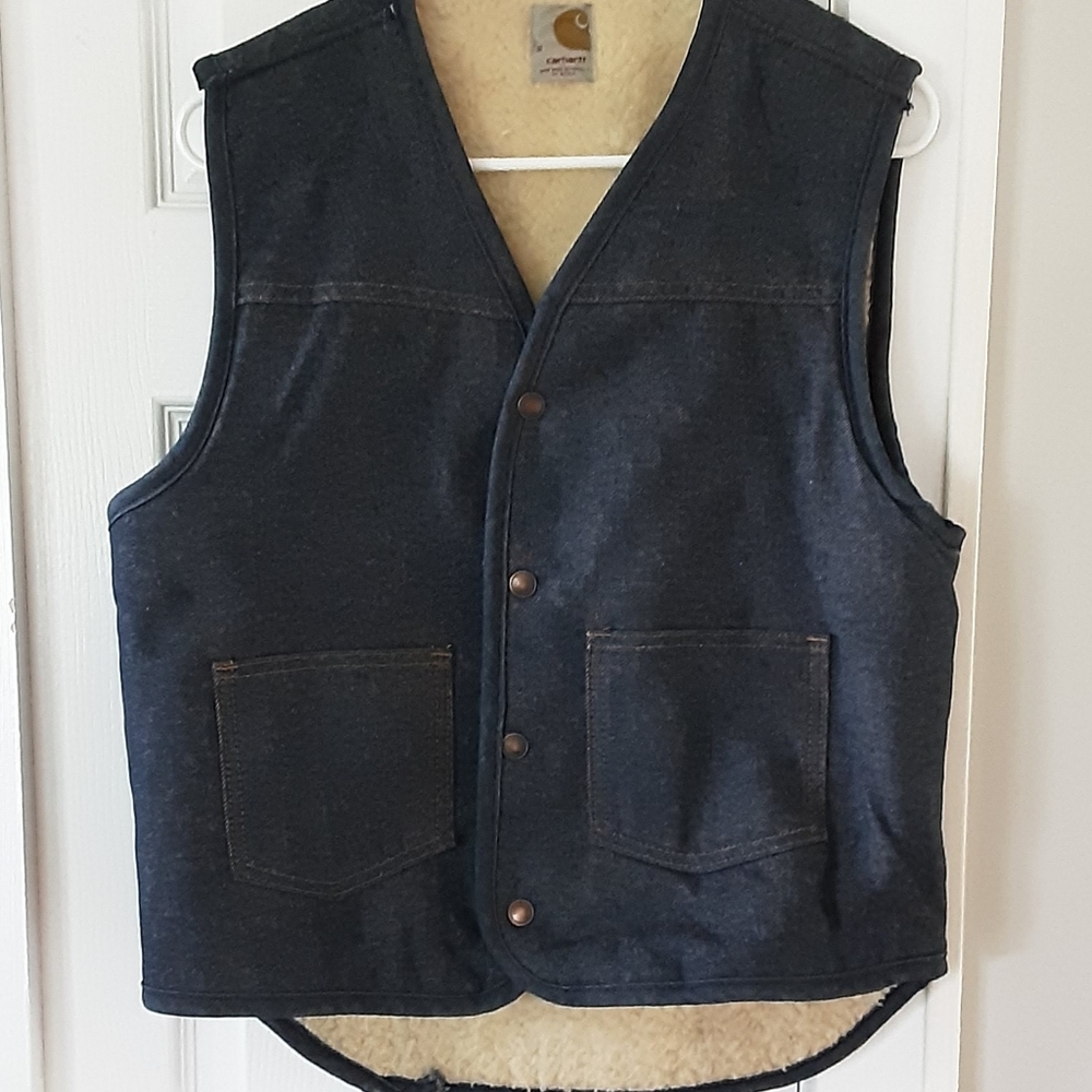 VINTAGE CARHART SHERPA LINED DENIM VEST.  SIZE MEDIUM